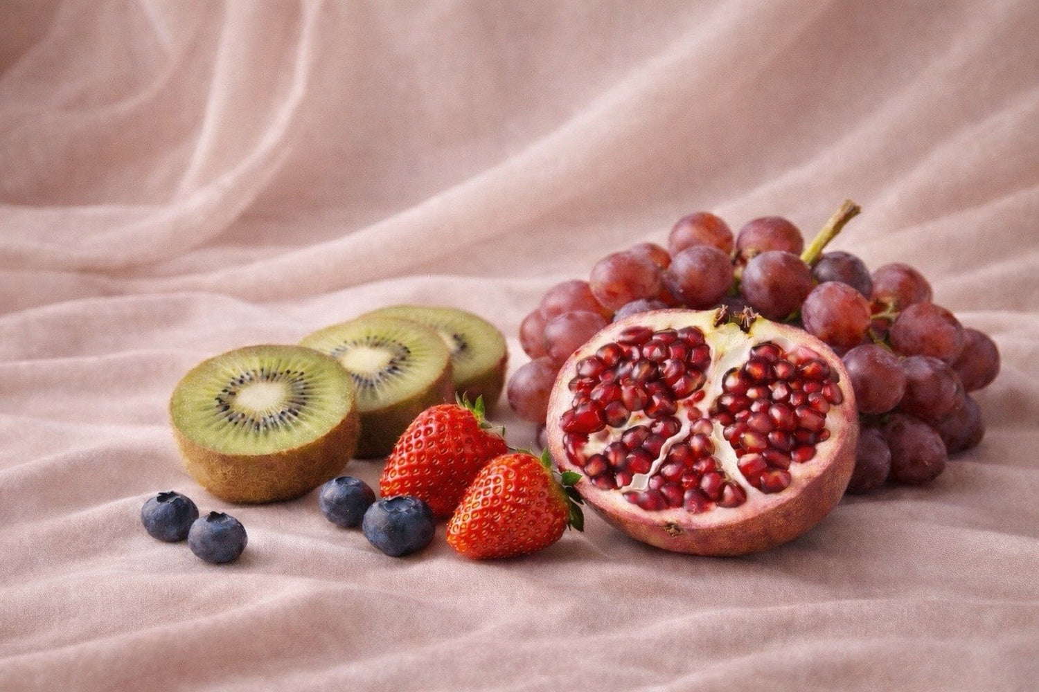 Fruits antioxydants pour préserver la jeunesse de la peau pendant la Saison Dorée