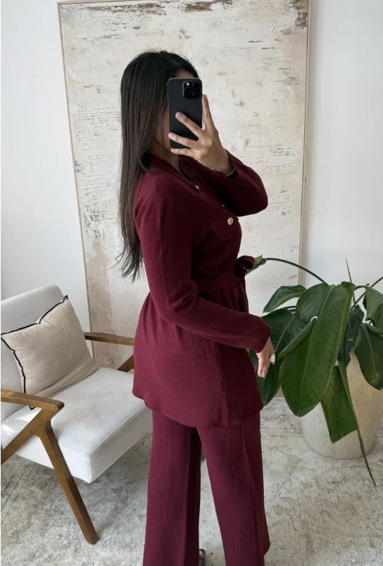 Ensemble Tricot en Bordeaux Boutons Dorés