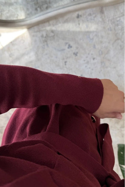 Ensemble Tricot en Bordeaux Boutons Dorés