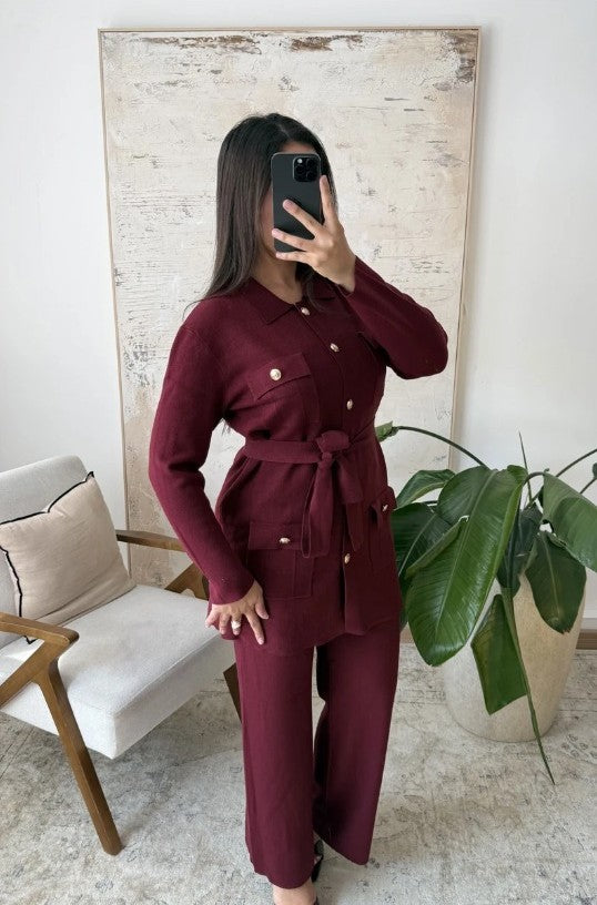 Ensemble Tricot en Bordeaux Boutons Dorés