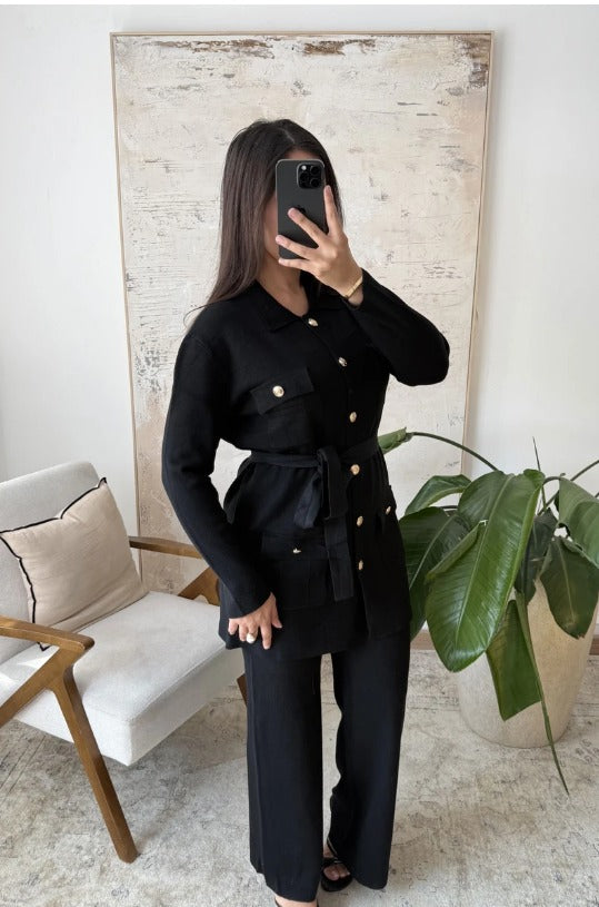 Ensemble Tricot Noir Boutons Dorés