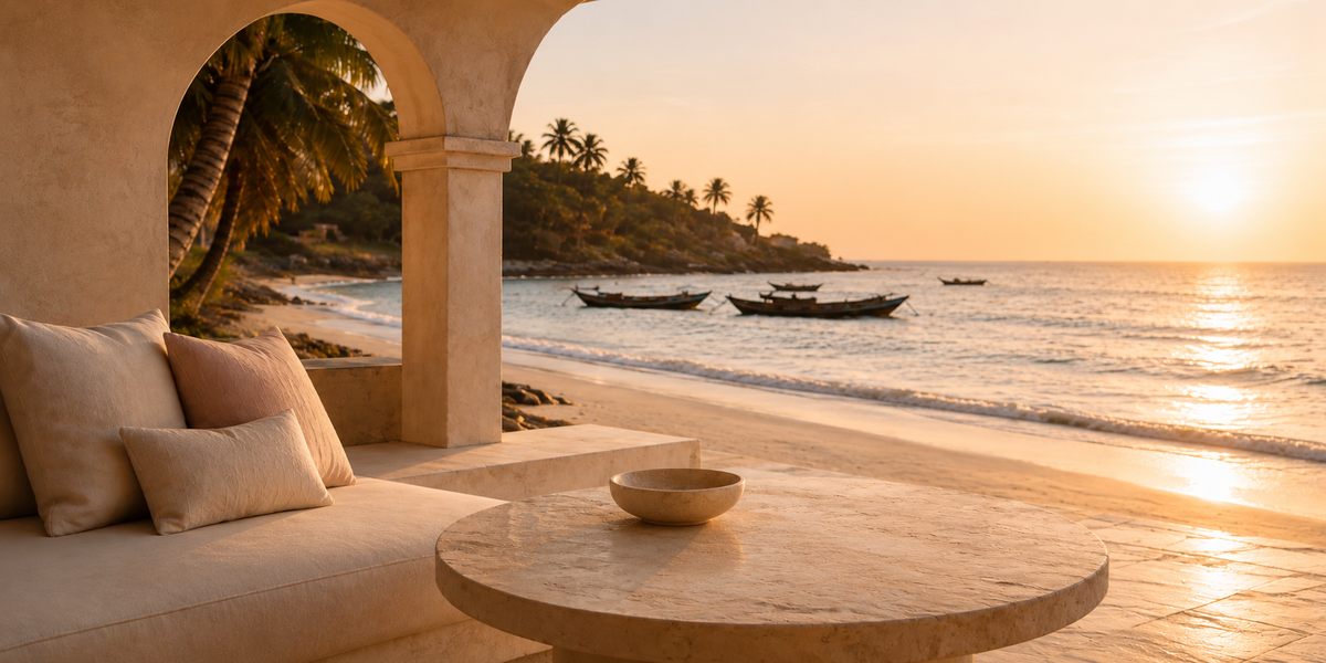 Bannière Sénégal Soleil Hazellia Voyage avec terrasse en pierre claire, canapé ivoire, plage tropicale, bateaux traditionnels et coucher de soleil doré dans une ambiance luxe contemporaine.

